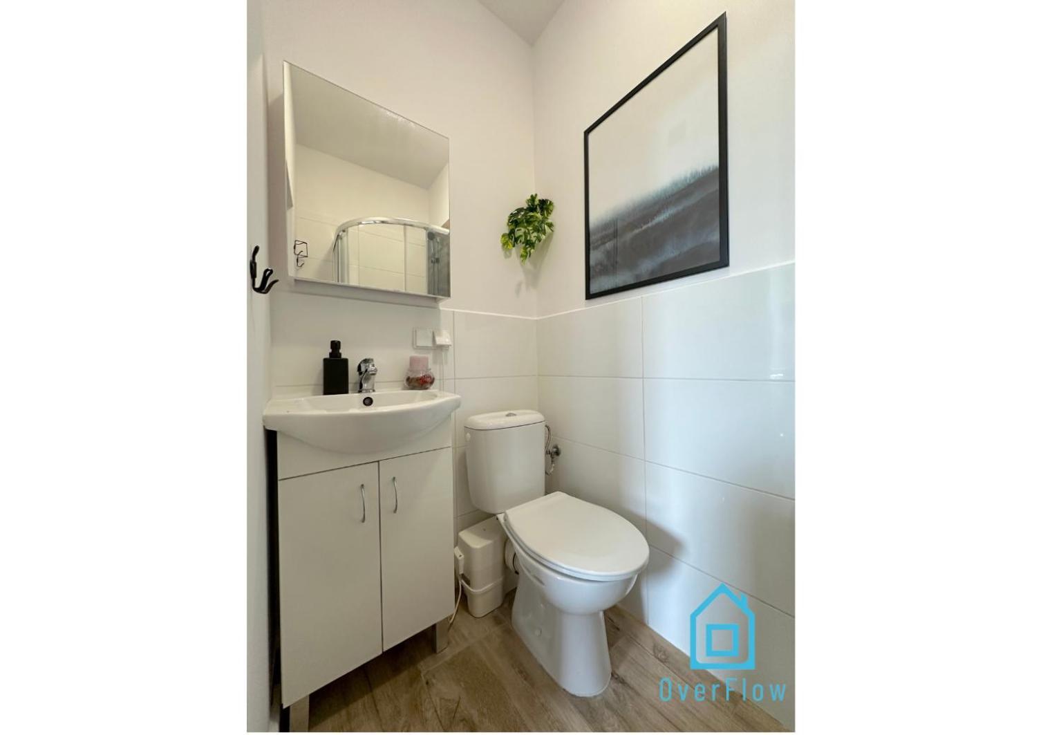 Apartment Birch Studio- Peaceful Retreat, 10 Minutes To Old Town & Seaside *