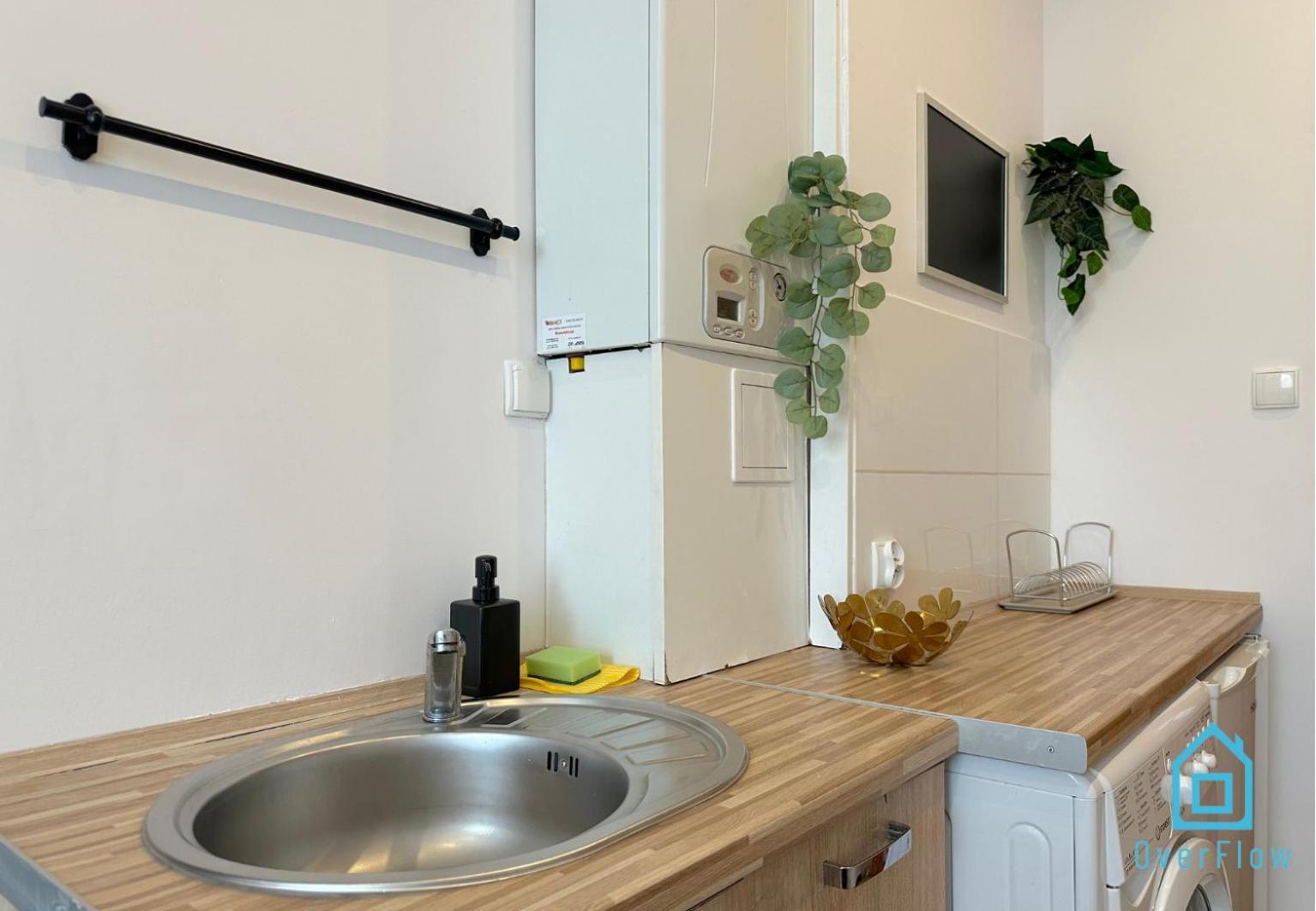 Birch Studio- Peaceful Retreat, 10 Minutes To Old Town & Seaside Apartment